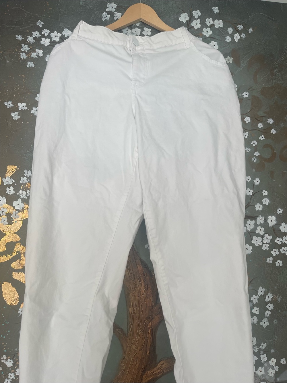 Wit & Wisdom Women’s Sz 24W White denim jeans Excellent Condition plus size